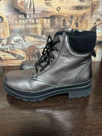 Продам женские зимние ботинки