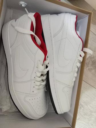 Продам кросовки