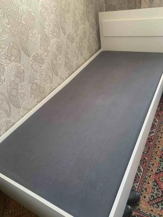Кровать