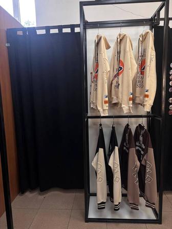 Продам стойки для одежды, стеллажи, примерочная, ресепшн, зеркало
