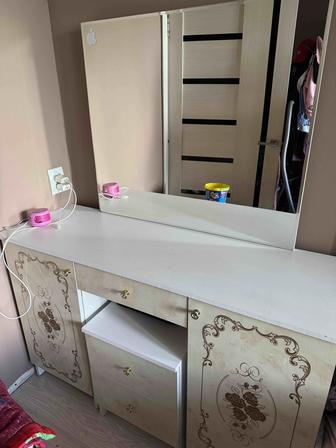 Продам мебель спальную Кровать