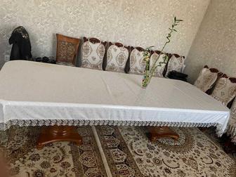 Үлкен қонақ үстелі сатылады