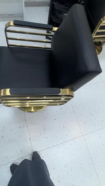 Парикмахерское кресло