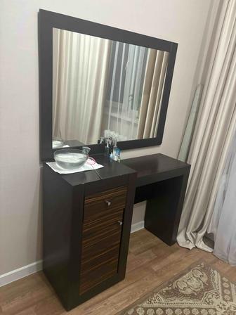 Продам туалетный столик