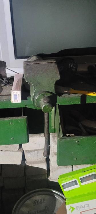 Продам тиски и чтол металл