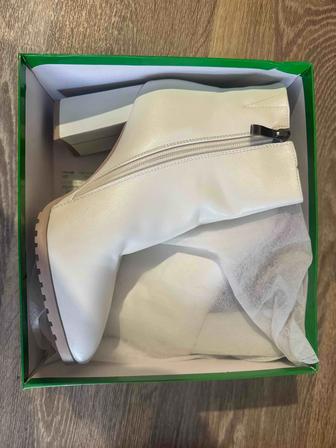 Свадебные ботильоны. Белые ботильоны