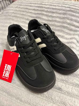 Продам новые женские кеды