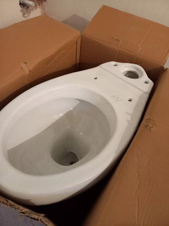 Унитаз с бачком и крышкой