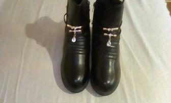 Сапожки женские