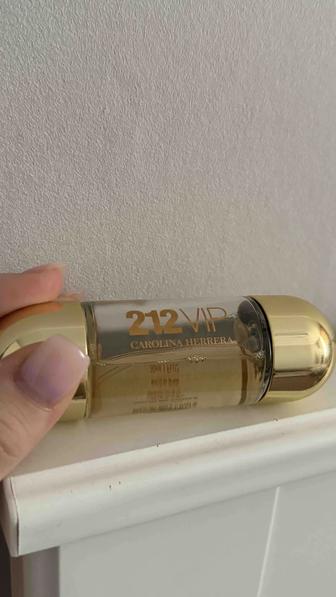 духи CAROLINA HERRERA 212vip
