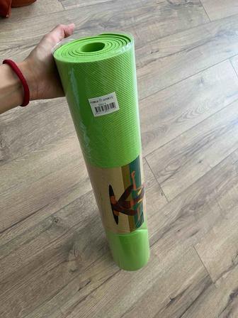 Новый йога мат в упаковке