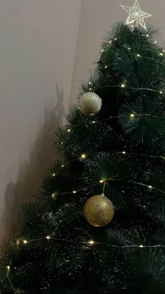 Искусственная елка 130 см в хорошем состоянии!