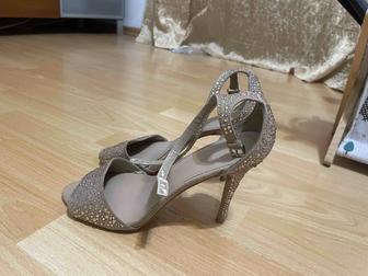 Босоножки Zara