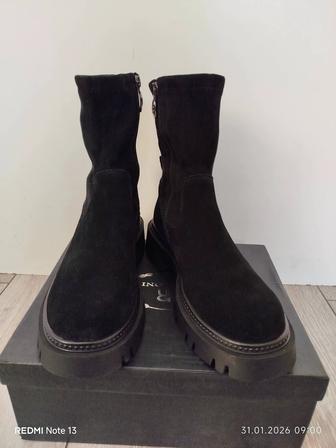 Продам сапожки ботильоны. Натуральная замша. Размер 39. Новые