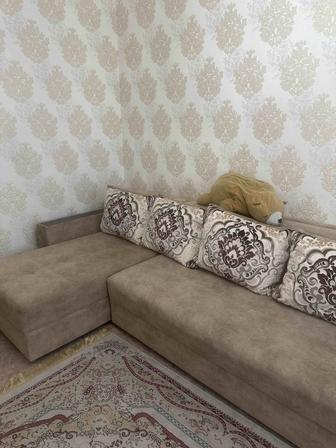 Продам диван угловой б/у