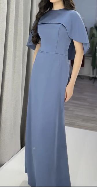 Вечернее платье в небесно-голубом оттенке