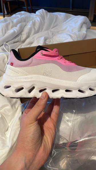 Кроссовки срочно