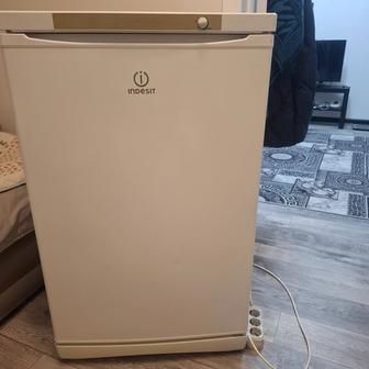 Продам морозильник Indesit