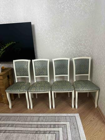 Продам стулья в отличном состоянии ,по 16 000