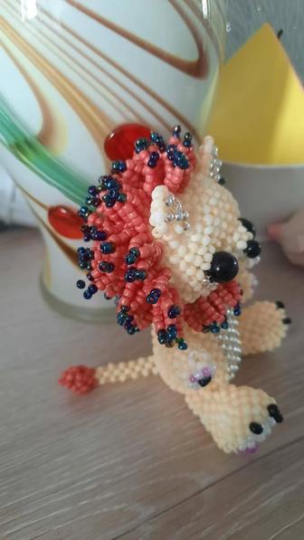 Поделка, брелоки из бисера