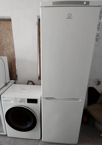 Продам 2х камерный холодильник и стиральная машина