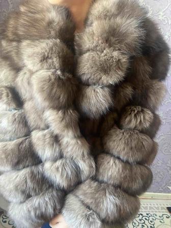 Шуба натуральная мех лиса под Соболь новый.