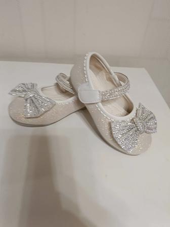Детские туфли нарядные