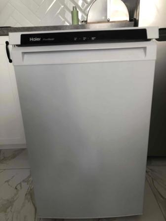 Морозильная камера Haier HF 82WAA 82 л