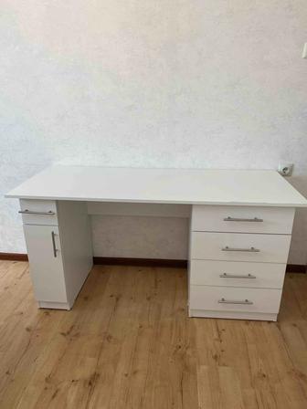 Стол письменный