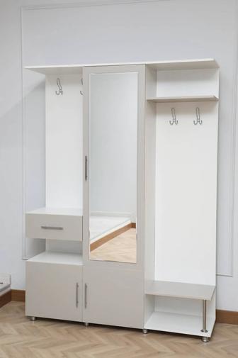 Продается Прихожая