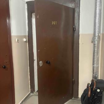 Продам дверь входную металлическую правая размер 200х96