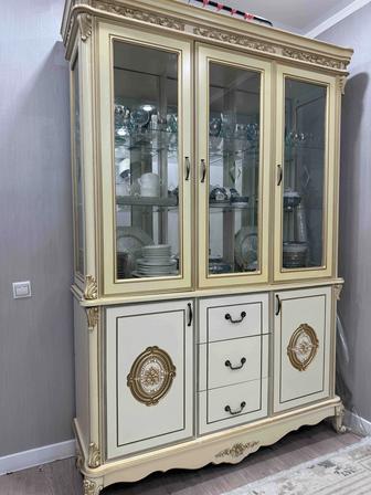 Шкаф витрина для посуды