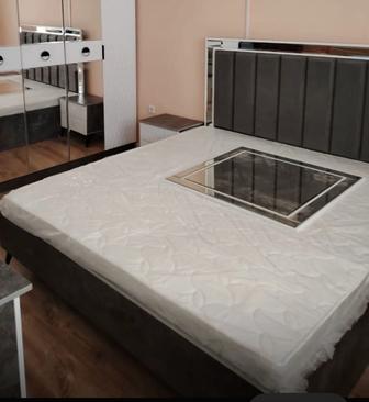 Кровать с матрасом