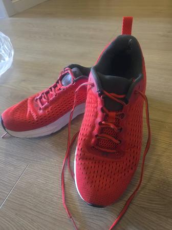 Продам кроссовки Under Armour