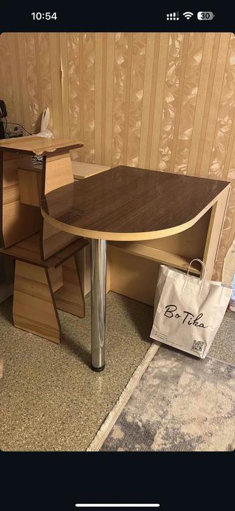 Продам кухонный стол