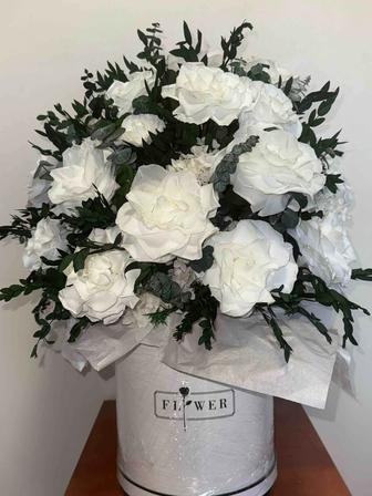 Огромный букет из стабилизированных цветов. Белые розы.
