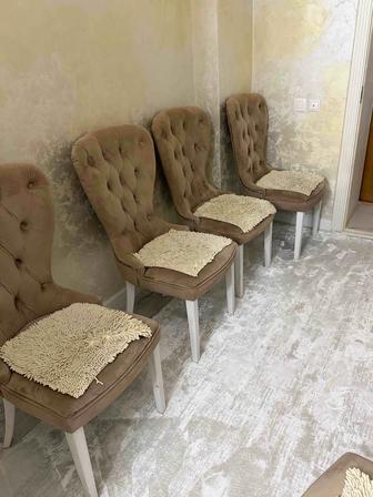 Стол со стульями