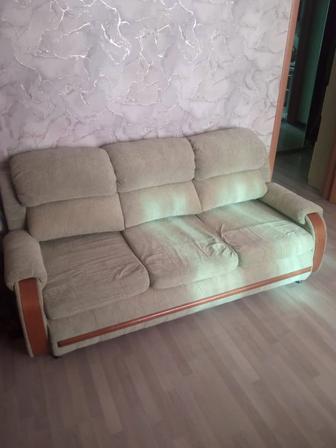 Продам мягкую б/у мебельный гарнитур, два дивана и кресло