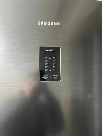 Холодильник Samsung