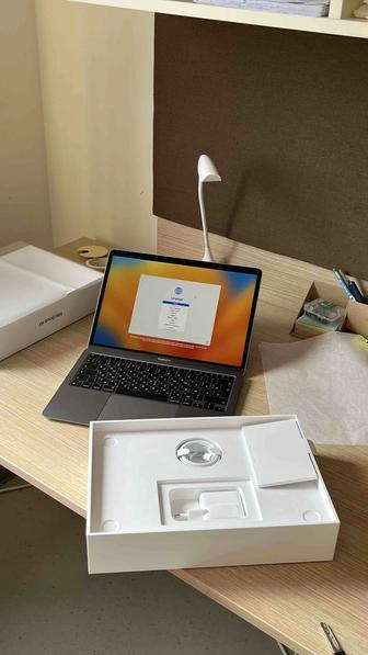 Продам Macbook Air 2020 M1