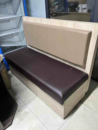 Продам стол и диванчик