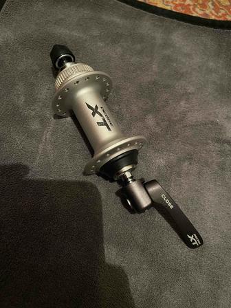 Втулка передняя Shimano XT