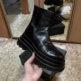 Продам демисезонные ботинки