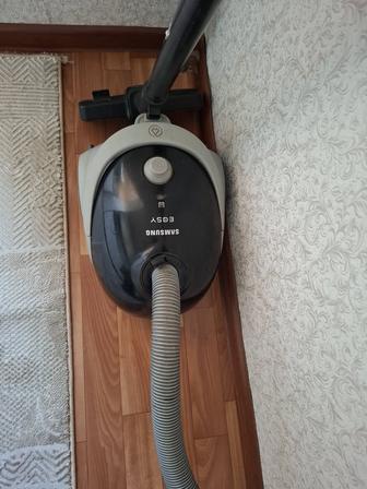 Продам б/у пылесос
