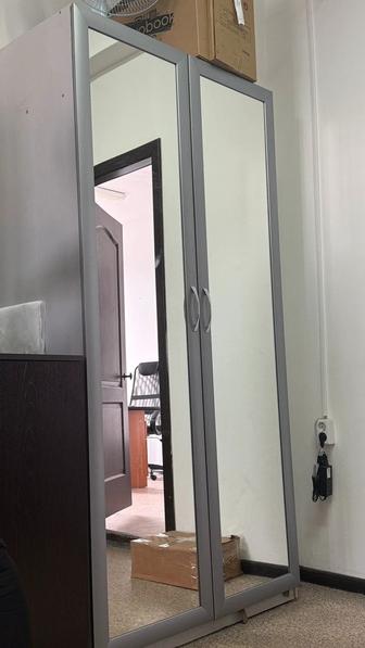 Шкаф платинный с зеркалом