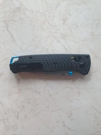 Складной нож benchmade bugout, накладки из карбона