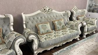 Диван и два кресла для гостиной