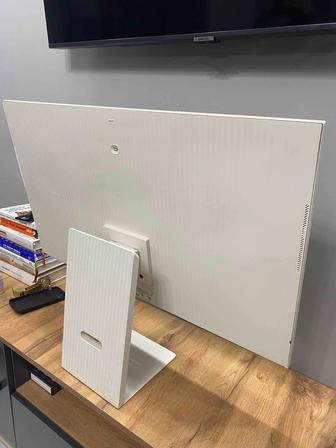 Монитор Samsung Smart M8