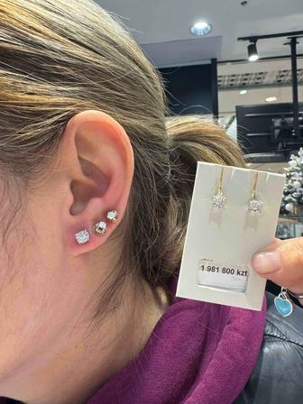 585 Бриллиантовые серьги на закрутке. Якутские бриллианты.