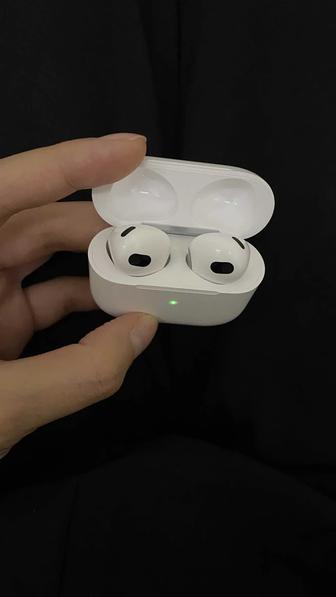 Продам наушники AirPods 3